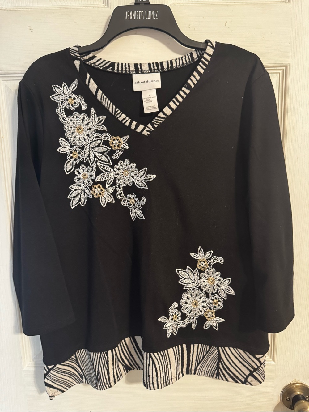 Alfred Dunner Black Embroidered Floral V-Neck Top Size Medium